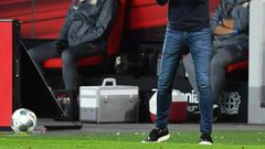 Leverkusen boss Bosz has called for health regulations to be eased in Germany