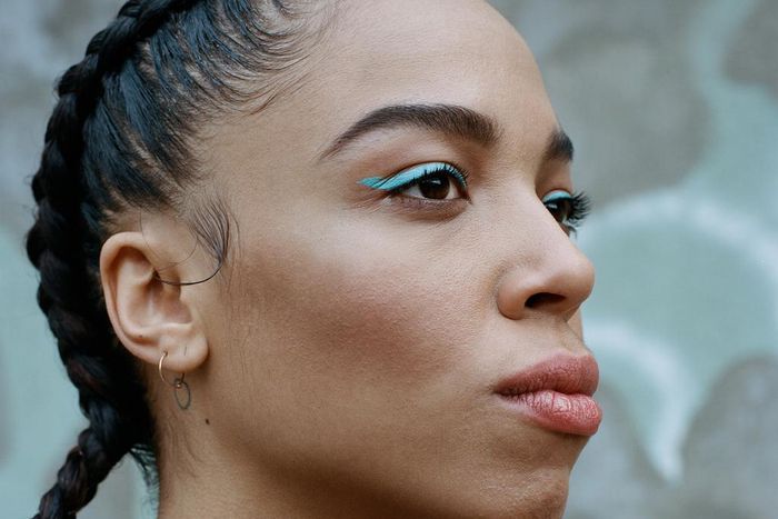 Meet Zsela, a Singer Perfecting the Art of Taking It Slowly