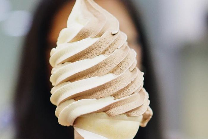 Dr. Pimple Popper Pops a 'Soft Serve' Cyst