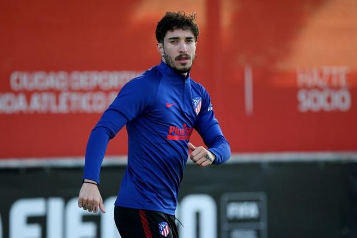 Atletico Madrid right-back Sime Vrsaljko had material removed from his knee left behind in an old operation