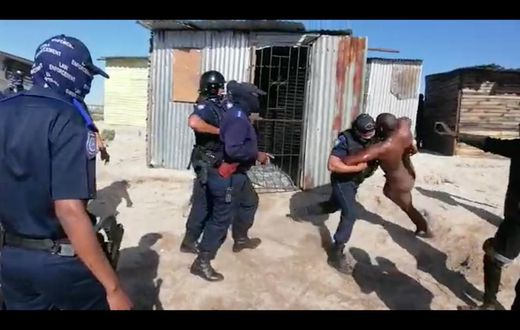 Police officers drag bathing man from his shack to enable them demolish his place of abode (video)