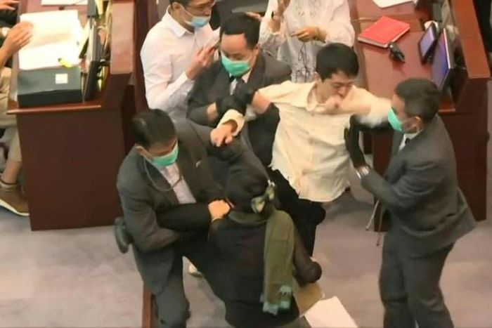 Anthem bill sparks new clashes in Hong Kong legislature