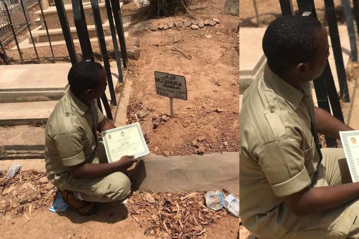 “She was chasing me to school” - Graduate present certificate to late mum at cemetery (photos)