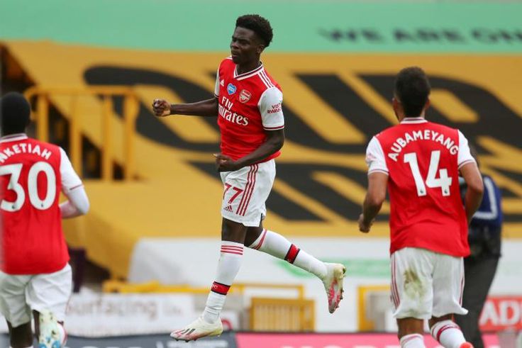 Arsenal's Bukayo Saka celebrates scoring at Wolves