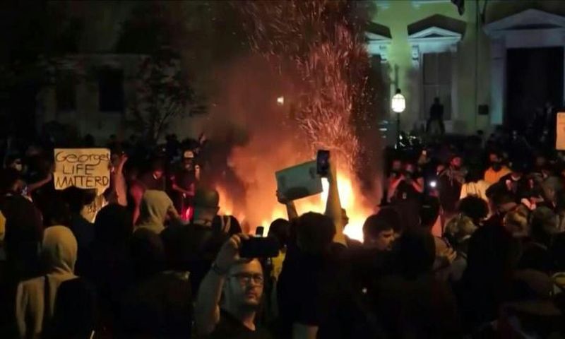 Crowds of protesters break curfew in Washington to demonstrate near the White House