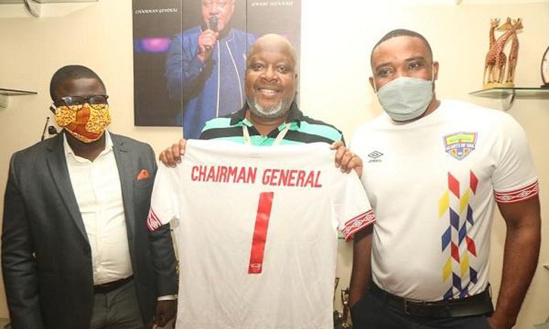 Sefa Kayi in the middle receives a replica jersey