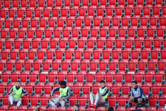 Bayern Munich substitutes wearing protective face masks maintain social distance during Sunday's 2-0 win at Union Berlin.