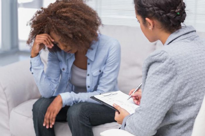 5 reasons why seeing a therapist works better than talking you a friend