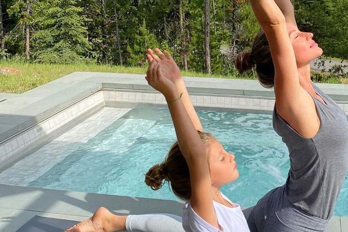 Gisele Bündchen Shares Yoga Photos With Daughter