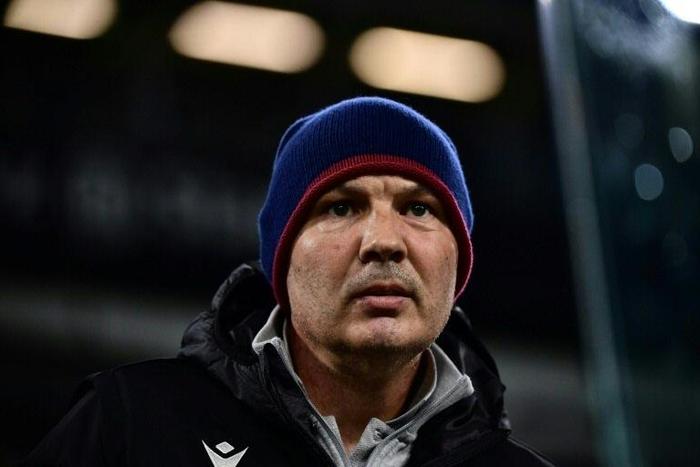 Bologna coach Sinisa Mihajlovic has been undergoing cancer treatment this season.