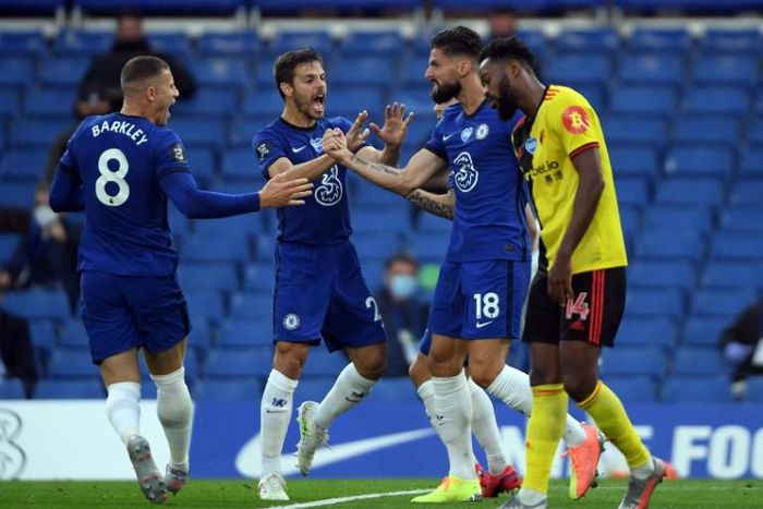 Olivier Giroud (second right) celebrates opening the scoring for Chelsea