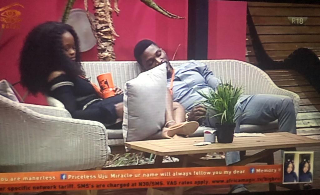 Tobi reading Cee-C's love letter