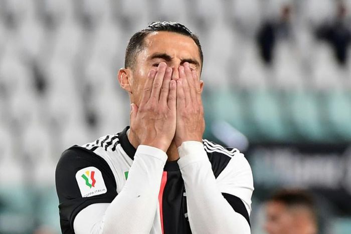 Everyone is looking: Cristiano Ronaldo missed a penalty as Juventus eliminated AC Milan before a huge TV audience as Italian football returned