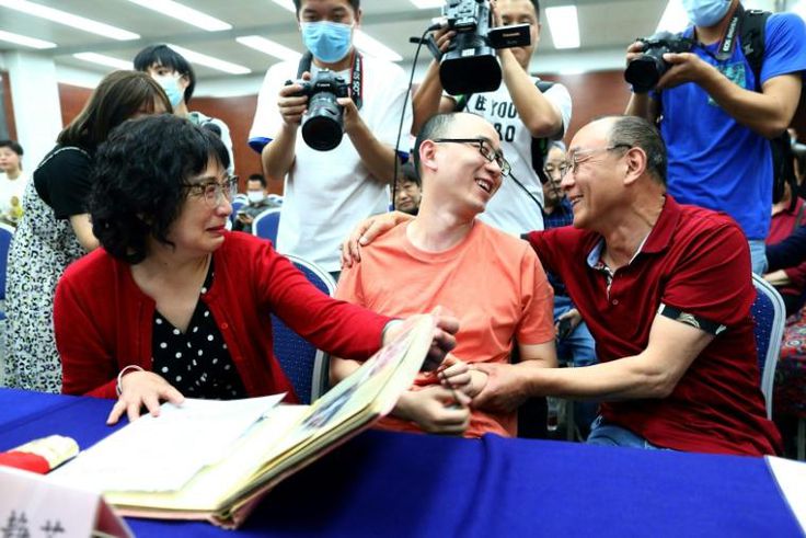 Mao Yin had a tearful reunion with his birth parents who had never given up the search for their missing son