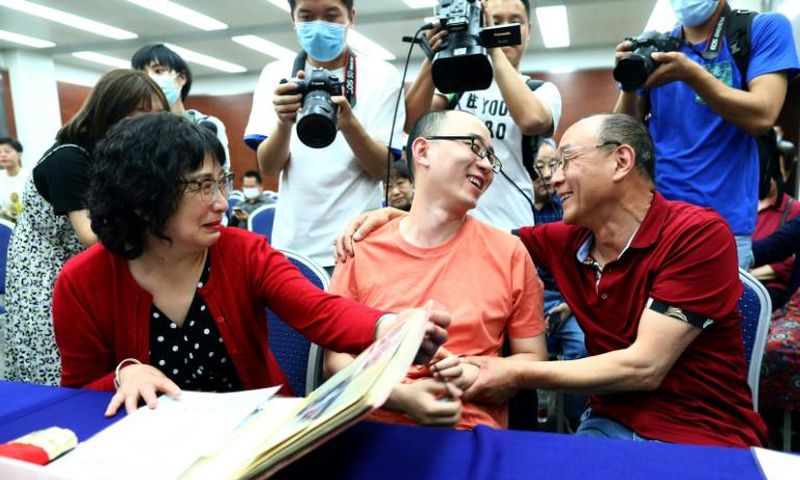 Mao Yin had a tearful reunion with his birth parents who had never given up the search for their missing son