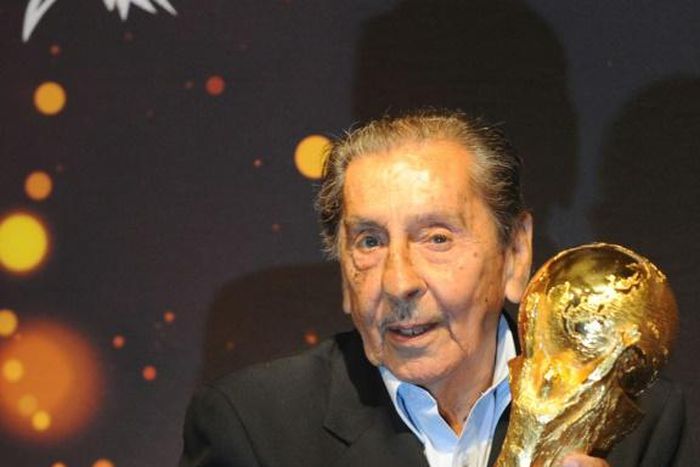 Uruguayan former footballer Alcides Ghiggia, pictured with the World Cup trophy in 2014, scored the goal that won the 1950 World Cup and sparked the 'Maracanazo' trauma that took Brazil decades to overcome