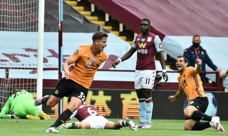 Wolves midfielder Leander Dendoncker (C) celebrates against Aston Villa