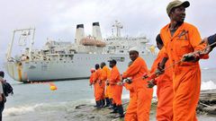 Workers at the Kenyan port of Mombasa haul ashore a fibre optic cable in June 2009 as part of a scheme to boost internet connectivity in East Africa