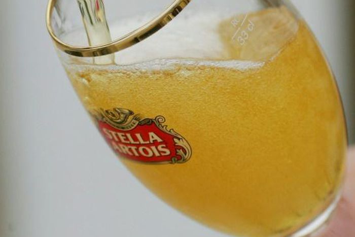 The beer pumps began operating again in Brussels' bars at 11:00 am on Monday