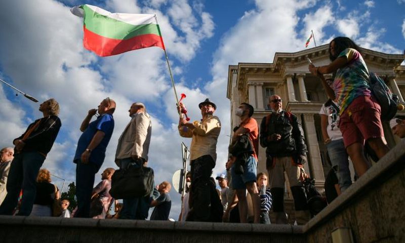 Thousands of Bulgarians gathered for a sixth consecutive evening to chant "Resign!" outside the government headquarters in Sofia