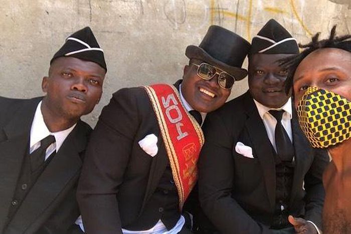 Wanlov with pallbearers