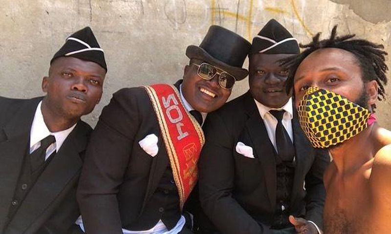 Wanlov with pallbearers