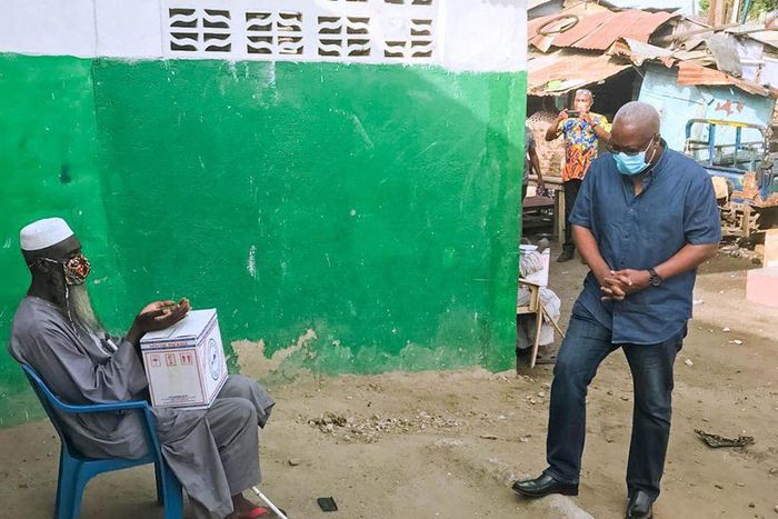 Mahama presents food to households