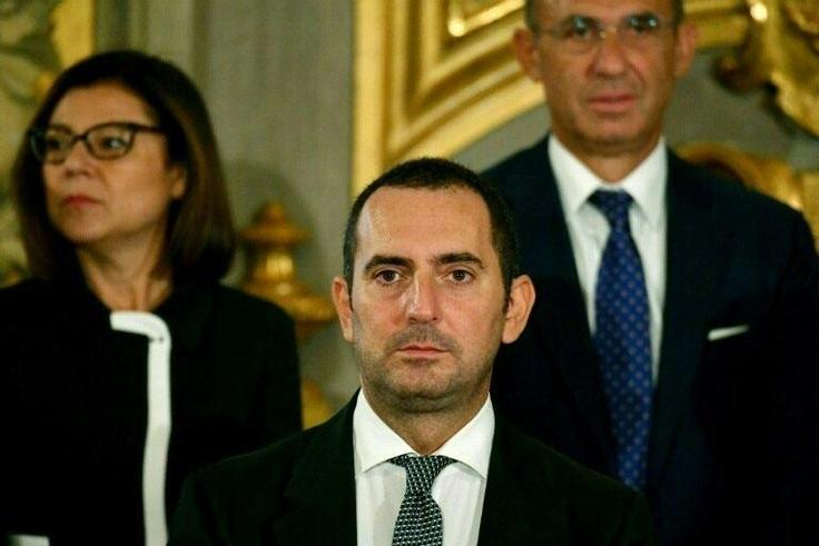 Sports Minister Vincenzo Spadafora  (centre) has given the green light for Serie A to resume on June 20.