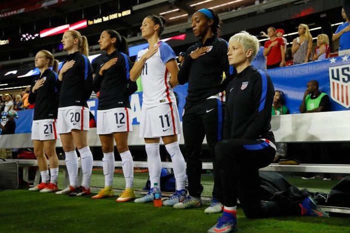 The US Soccer Federation has overturned a rule requiring players to stand during the US national anthem which had been introduced after Megan Rapinoe took a knee in 2016