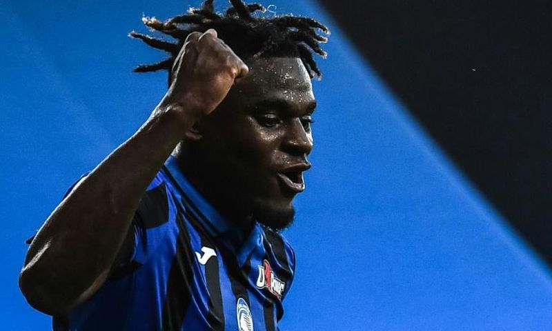 Zapata celebrates after scoring a brace against Sassuolo