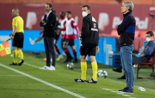 Setien (R) watching Barca's rout in Palma on Saturday