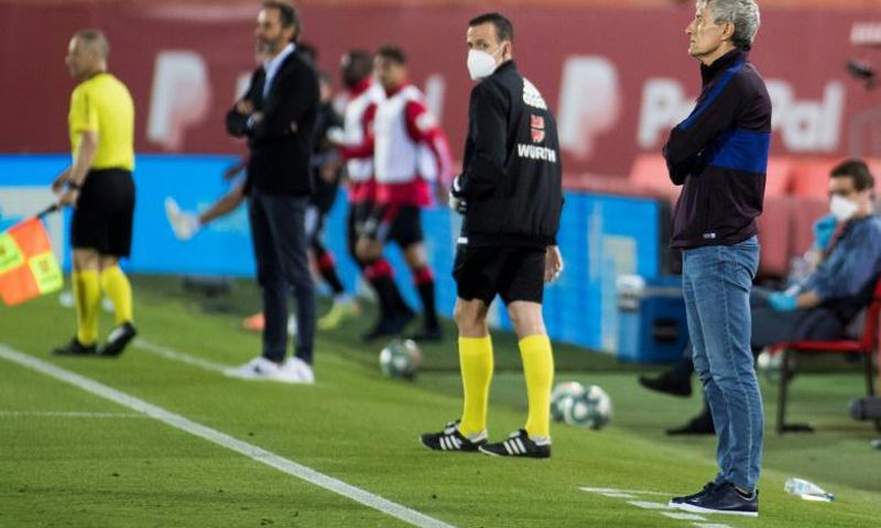 Setien (R) watching Barca's rout in Palma on Saturday