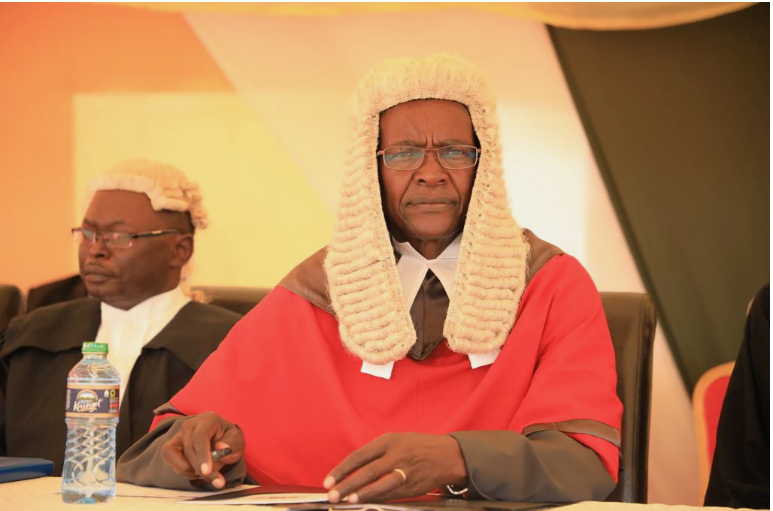 Crying woman storms court, saying Chief Justice has neglected a child she has with him (video)