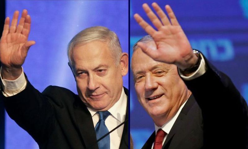 Israeli Prime Minister Benjamin Netanyahu (L) and his former rival Benny Gantz agree on a new coalition government putting an end to Israel's longest political crisis