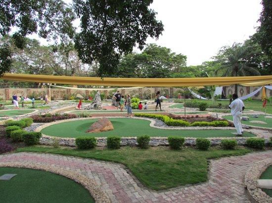 Mavels Mini Golf
