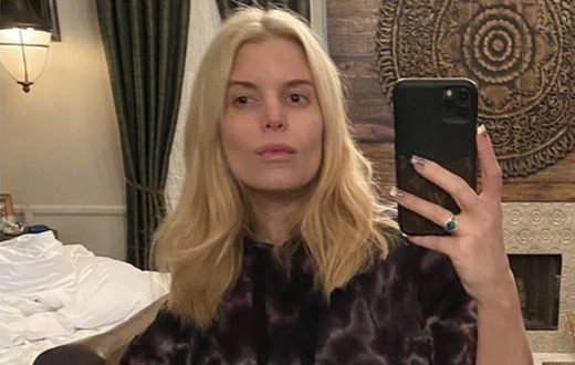 At 40, Jessica Simpson Rocks 14-Year-Old Jeans