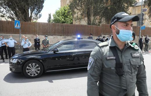 Israeli soldiers stand guard as Prime Minister Benjamin Netanyahu's motorcade arrives at the Jerusalem courthouse for his much-delayed corruption trial
