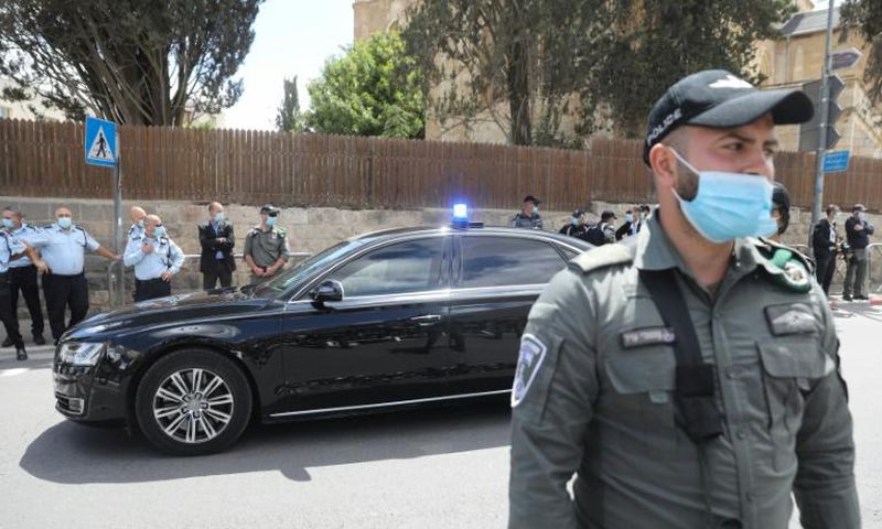 Israeli soldiers stand guard as Prime Minister Benjamin Netanyahu's motorcade arrives at the Jerusalem courthouse for his much-delayed corruption trial