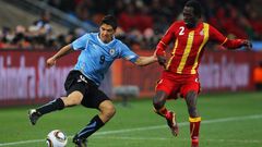 Hans Adu Sarpei competing for the ball against Luis Suarez