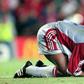 Kuffour-weeping-uncontrolably-after-defeat-to-Man-Utd