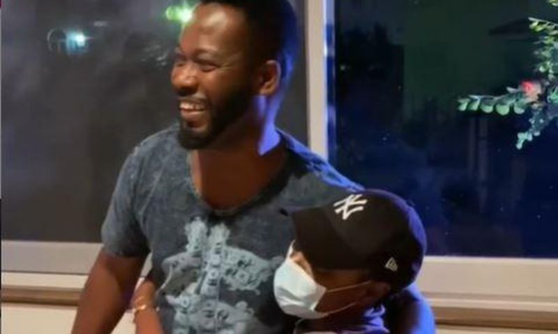 Yvonne Nelson goes down on her knees to kiss Adjetey Anang’s legs