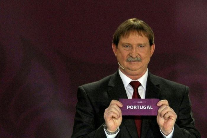 Szarmach helped conduct the draw for Euro 2012, which was held in Poland and Ukraine