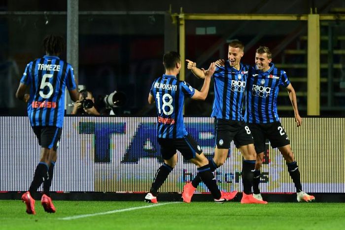 Atalanta's Mario Pasalic (2ndR) scored within two minutes against Brescia in Bergamo.