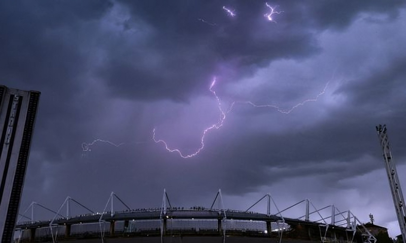 Lightening via Getty Images