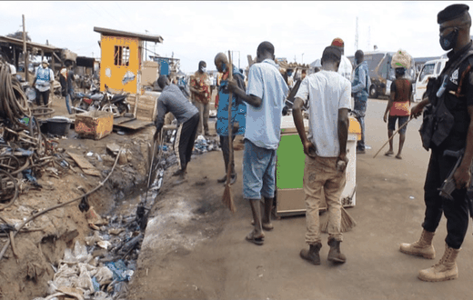 VIDEO: Soldiers order hundreds to sweep streets for not wearing face mask