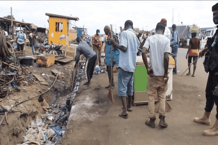 VIDEO: Soldiers order hundreds to sweep streets for not wearing face mask