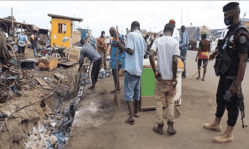 VIDEO: Soldiers order hundreds to sweep streets for not wearing face mask
