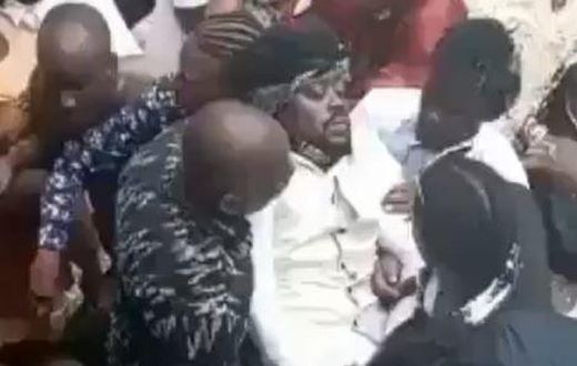 Beenie Man faints at Mother's funeral