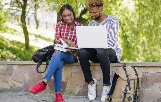 4 signs your crush sees you as just a friend