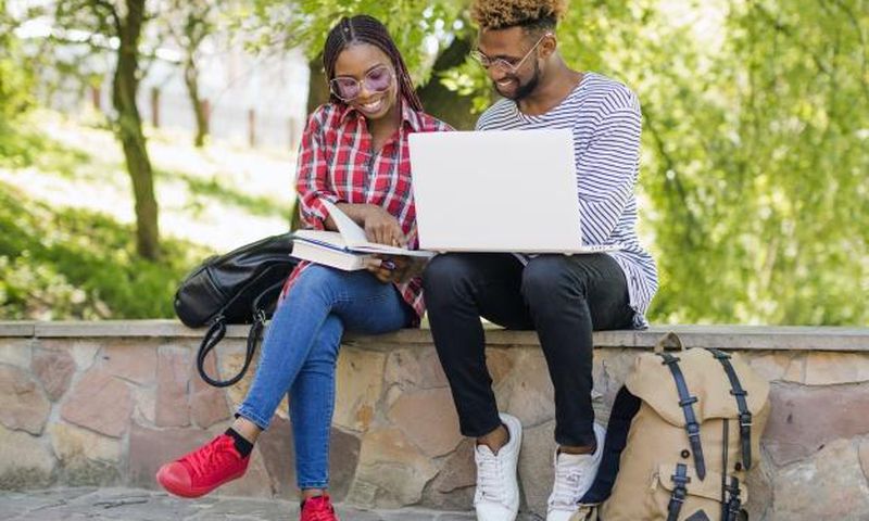 4 signs your crush sees you as just a friend